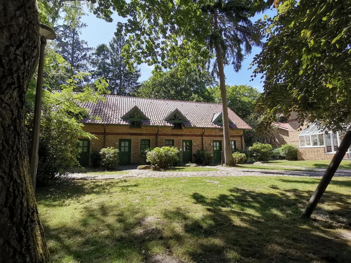 Hotel Schloesschen Sundische Wiese Zingst Exterior photo